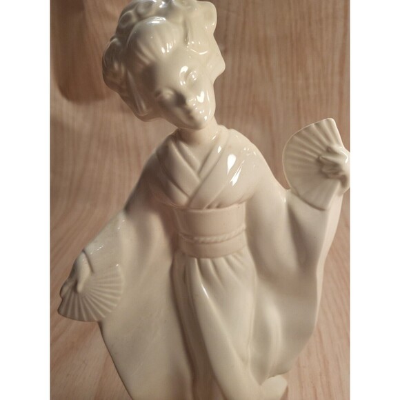 Vintage White Ceramic Porcelain Geisha Girl Woman Japan Figurine Statue - Picture 2 of 11